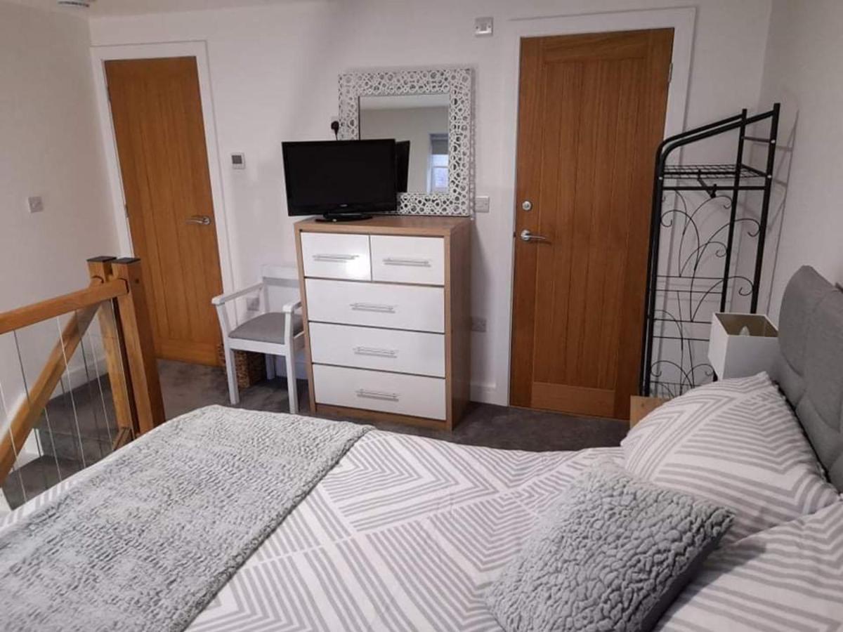 Outstanding Modern 1-Bed House In Chippenham Chippenham (Wiltshire) Ngoại thất bức ảnh