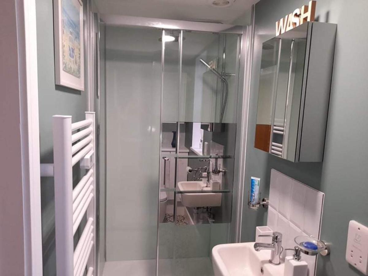 Outstanding Modern 1-Bed House In Chippenham Chippenham (Wiltshire) Ngoại thất bức ảnh
