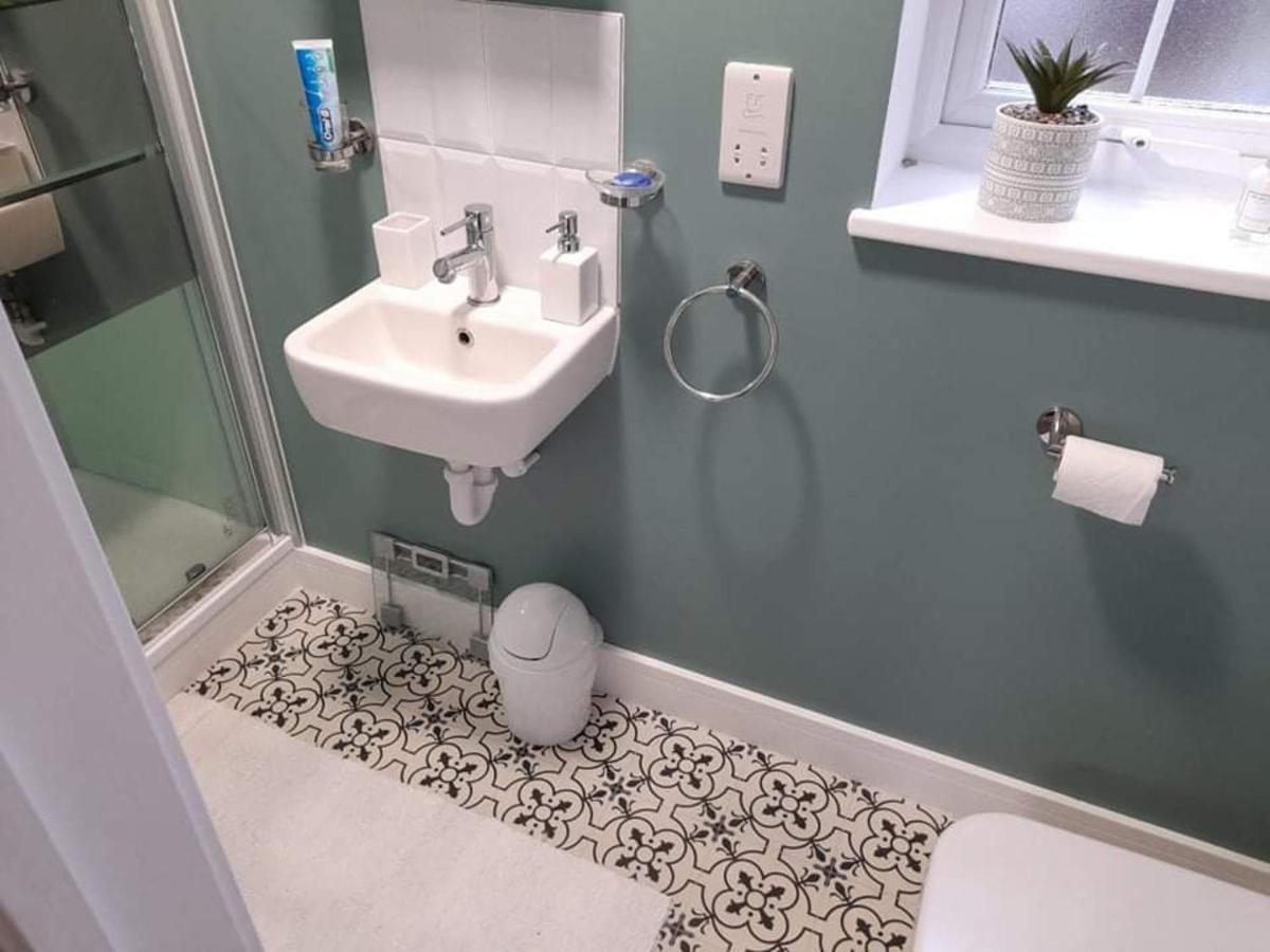 Outstanding Modern 1-Bed House In Chippenham Chippenham (Wiltshire) Ngoại thất bức ảnh